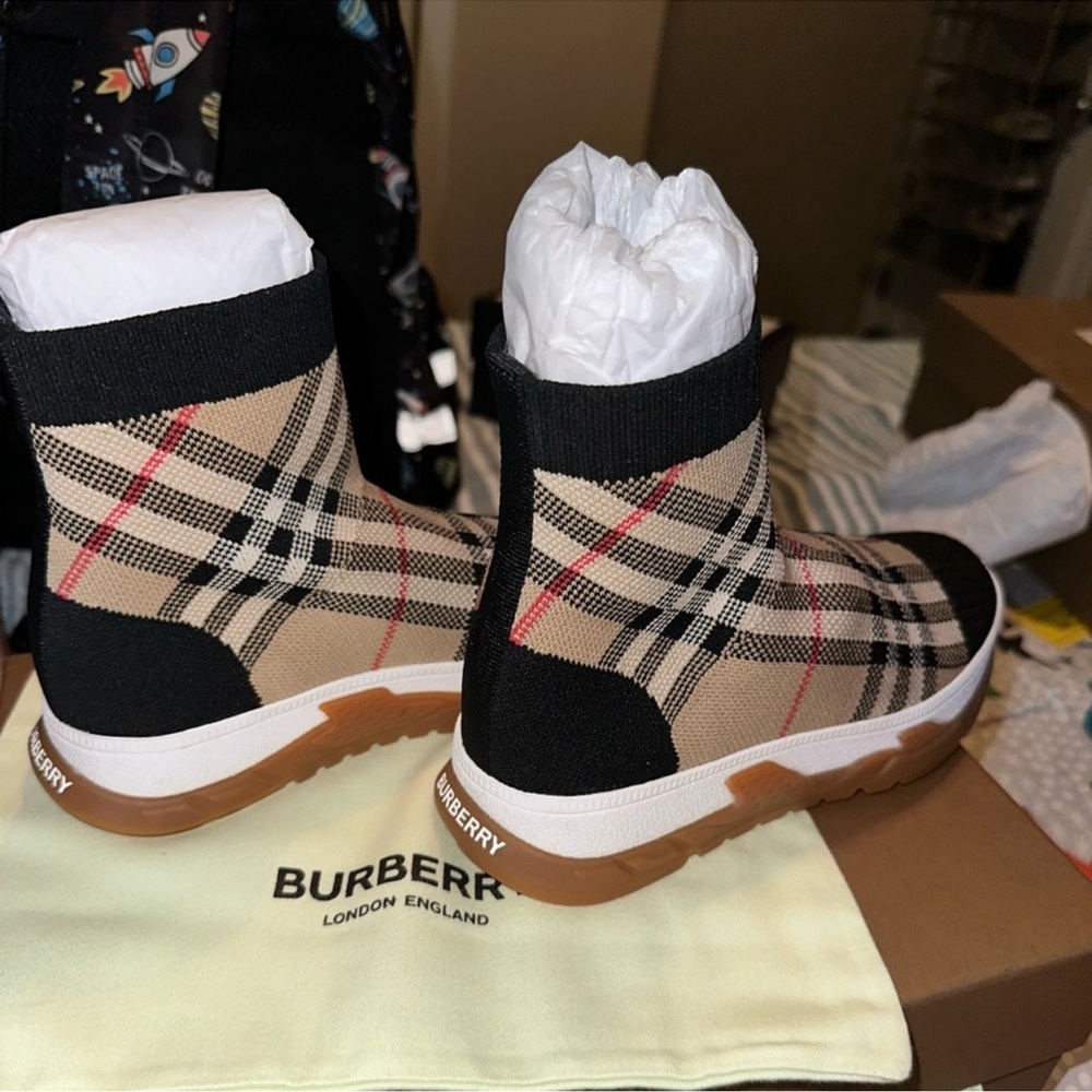 Kids Burberry shoes size 32(13) brand new never worn asking for250$ obo paid 450